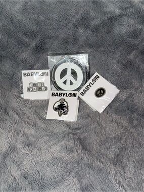 Black & White Babylon LA Pin Pack